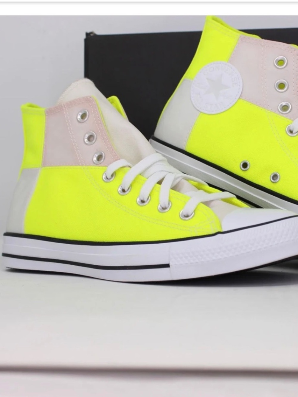 NWT Converse CTAS UV Color Change Hi Top